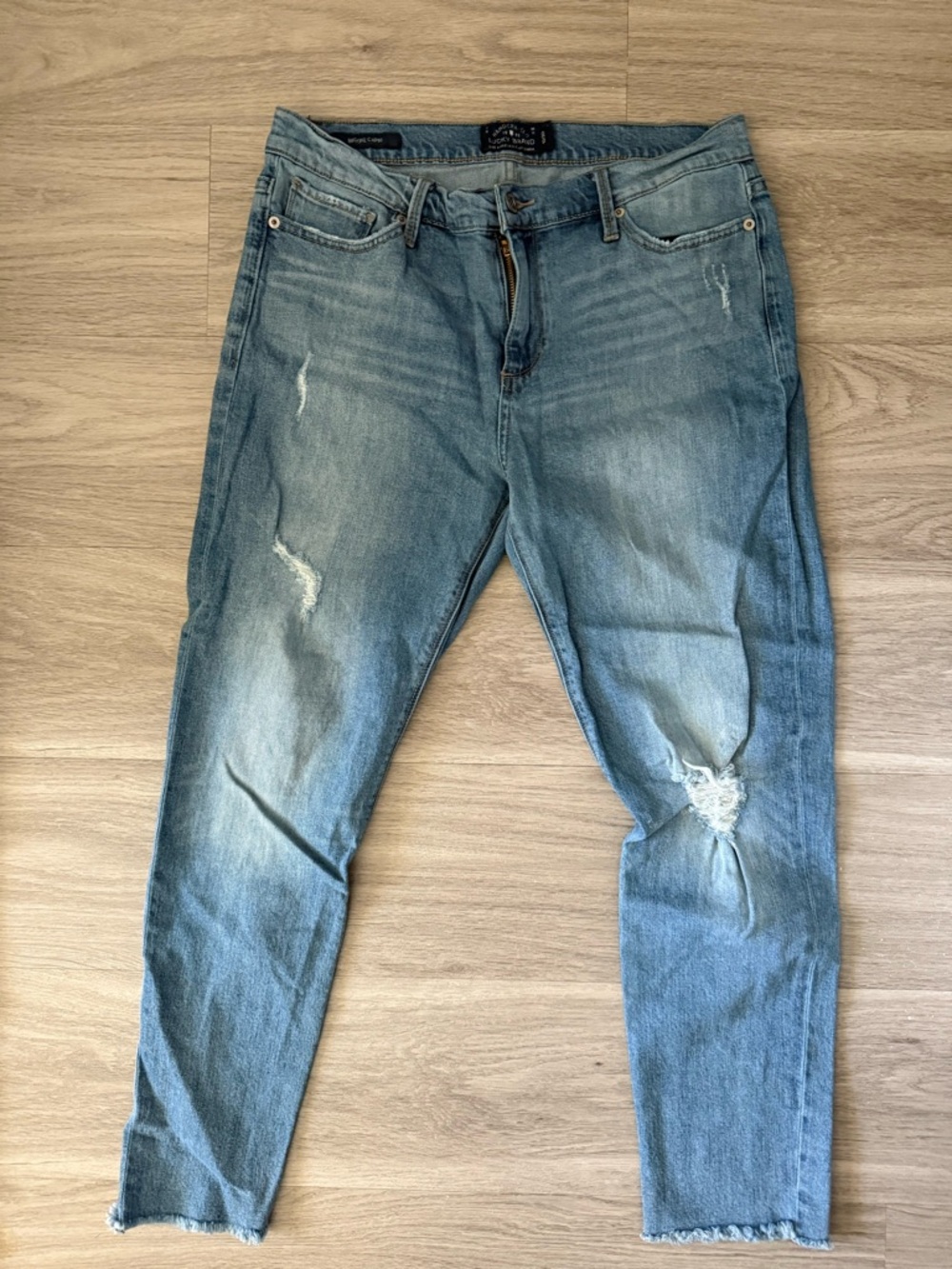Lucky Brand Women’s Light Blue cap
Capri Straight Leg Distressed Jeans, Size 10